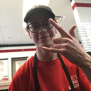 Meet your Posher, Sam